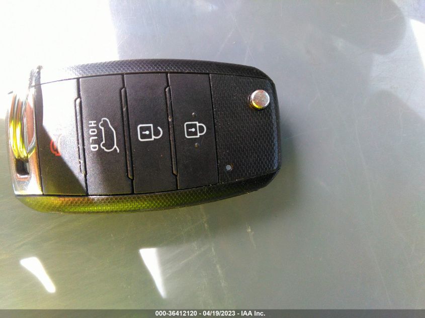 2015 KIA SOUL + - KNDJP3A56F7801995