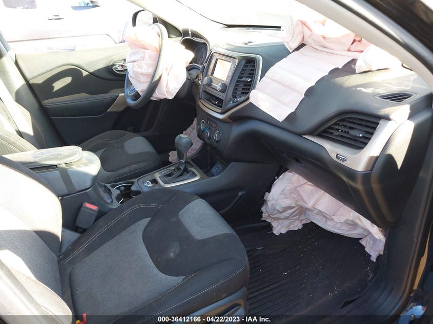 VIN 1C4PJLCB0JD560735 2018 JEEP CHEROKEE LATITUDE