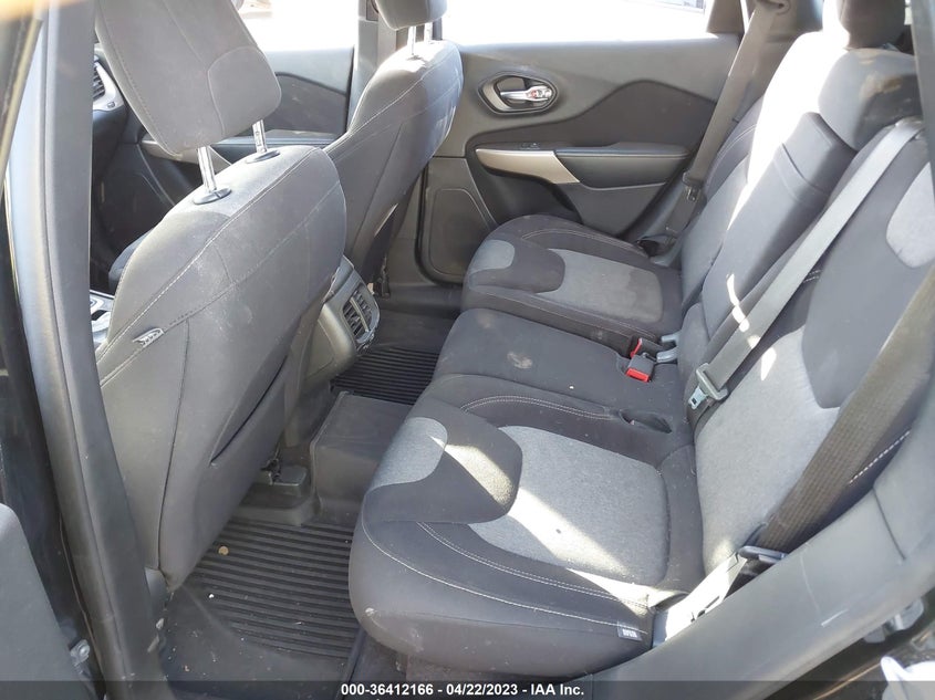 VIN 1C4PJLCB0JD560735 2018 JEEP CHEROKEE LATITUDE