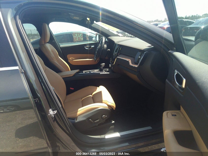 VIN YV4102RL3M1876832 2021 VOLVO XC60 INSCRIPTION