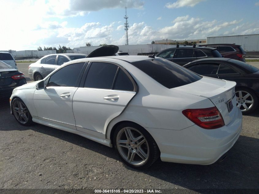 2013 MERCEDES-BENZ C 250 SPORT/LUXURY WDDGF4HB7DA752696