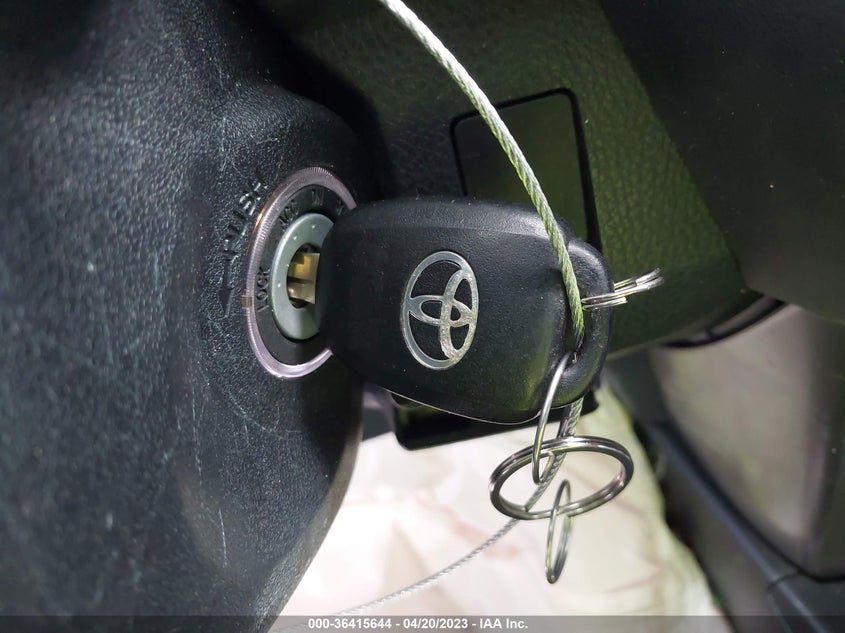 VIN JTMZFREV9JJ741578 2018 TOYOTA RAV4 LE