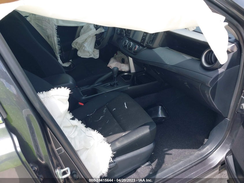 VIN JTMZFREV9JJ741578 2018 TOYOTA RAV4 LE