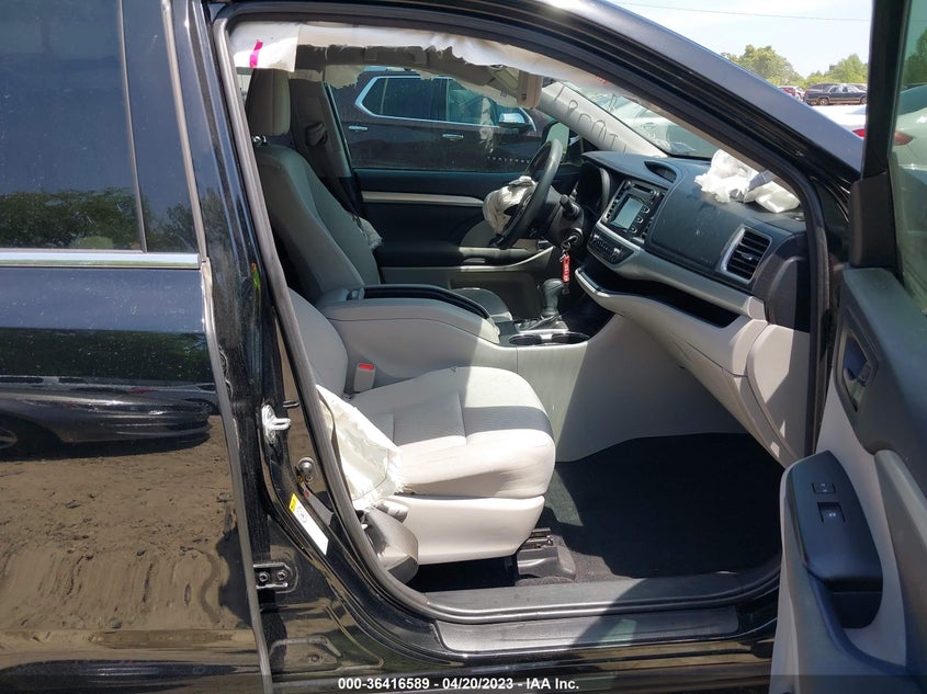 VIN 5TDZZRFH3JS239085 2018 TOYOTA HIGHLANDER LE