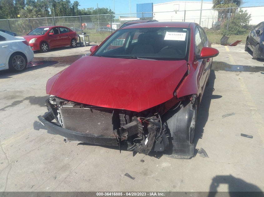 VIN 5NPD84LF8JH237227 2018 HYUNDAI ELANTRA SEL