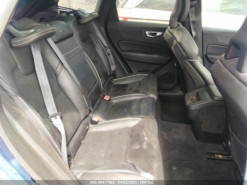 VIN LYVA22RM8JB105261 2018 VOLVO XC60 R-DESIGN