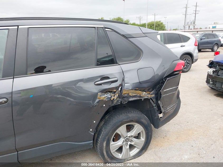 VIN 2T3P1RFV2MW180280 2021 TOYOTA RAV4 XLE