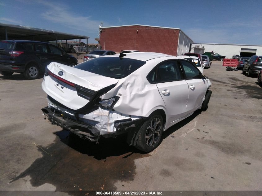 3KPF24ADXME330240 Kia Forte LXS 4