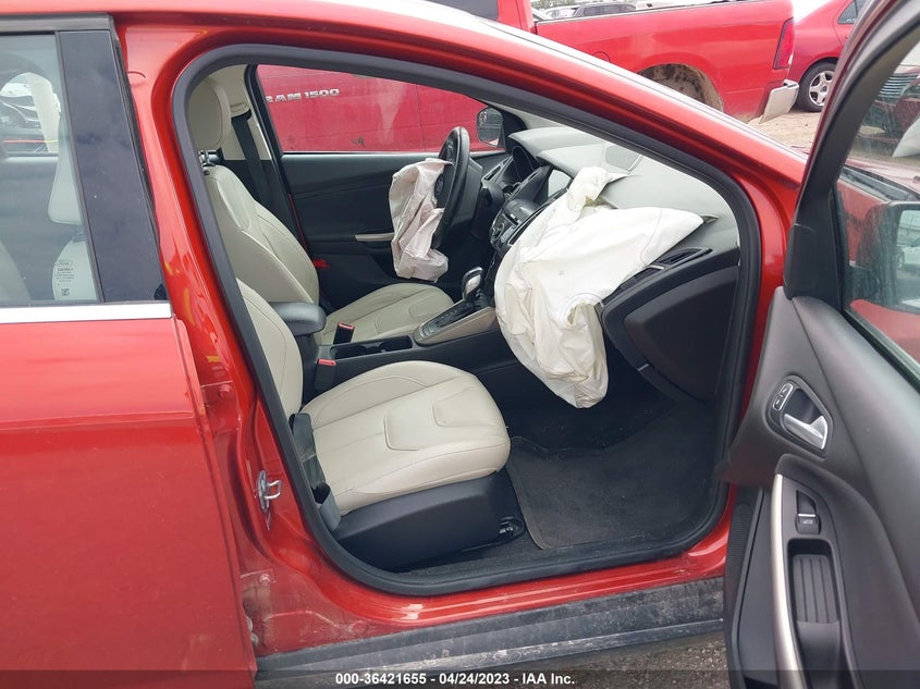 VIN 1FADP3J23JL271784 2018 FORD FOCUS TITANIUM