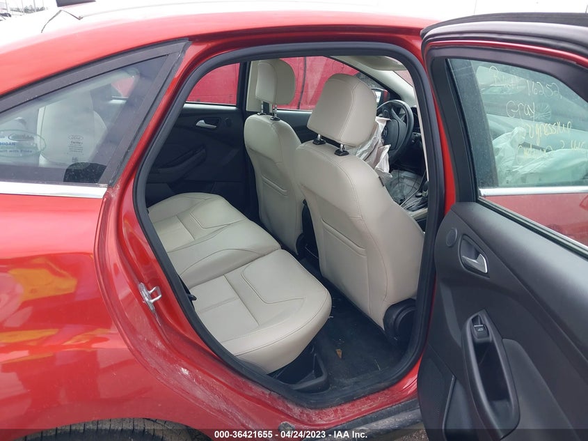 VIN 1FADP3J23JL271784 2018 FORD FOCUS TITANIUM