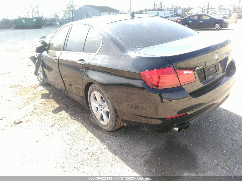 2013 BMW 5 SERIES 528I XDRIVE - WBAXH5C50DD112014