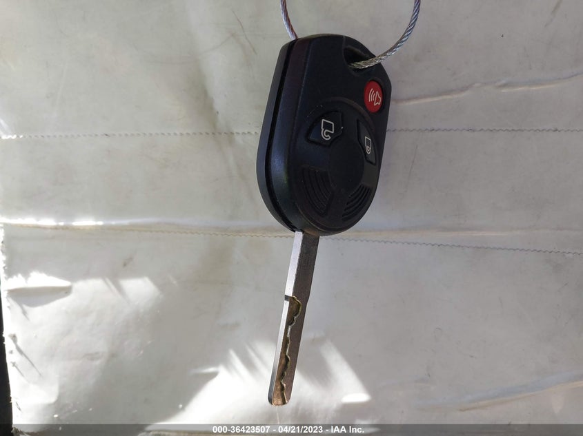 VIN 1FMCU9GD7JUD15690 2018 FORD ESCAPE SE