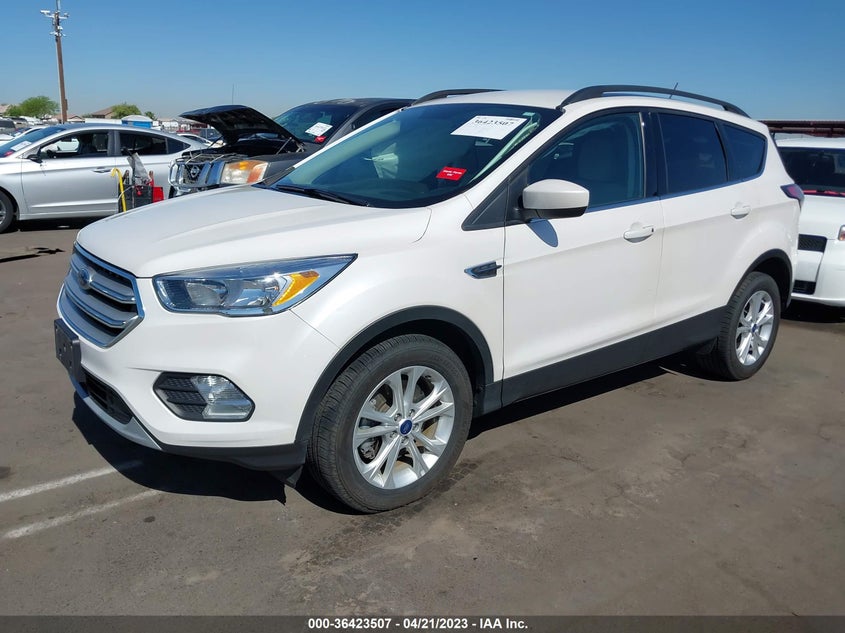 VIN 1FMCU9GD7JUD15690 2018 FORD ESCAPE SE