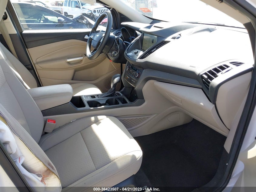 VIN 1FMCU9GD7JUD15690 2018 FORD ESCAPE SE