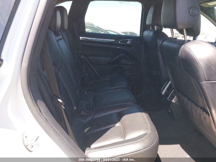 2016 PORSCHE CAYENNE WP1AA2A28GKA13279
