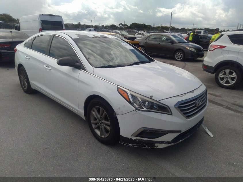 2015 HYUNDAI SONATA 2.4L SE - 5NPE24AF7FH153951