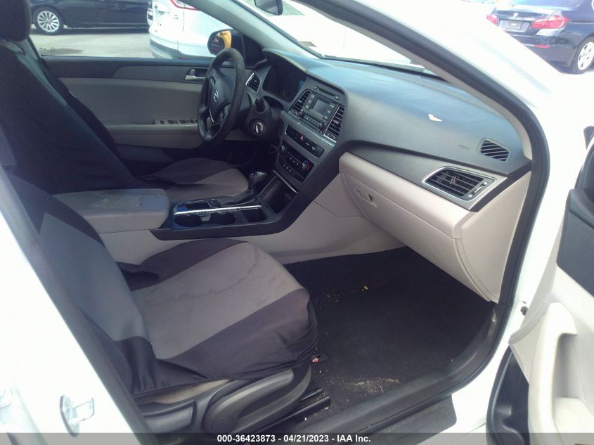 2015 HYUNDAI SONATA 2.4L SE - 5NPE24AF7FH153951