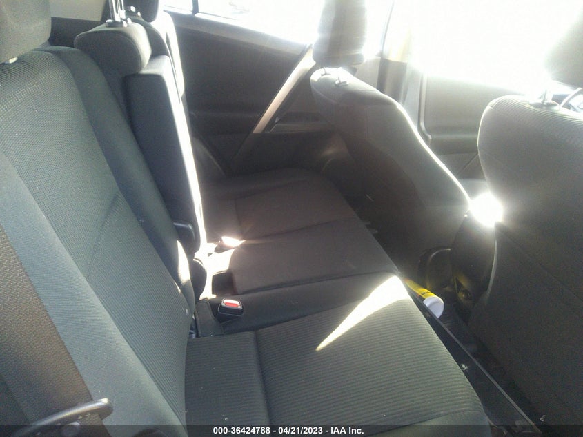 VIN JTMBFREV1JJ227743 2018 TOYOTA RAV4 LE