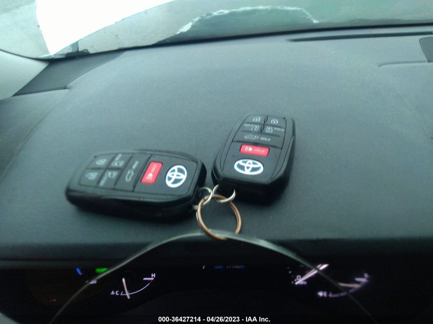 2022 TOYOTA SIENNA XLE - 5TDYRKEC1NS111832