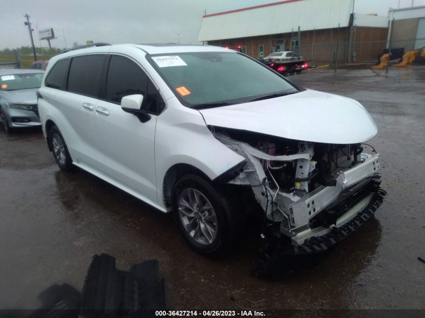 2022 TOYOTA SIENNA XLE - 5TDYRKEC1NS111832