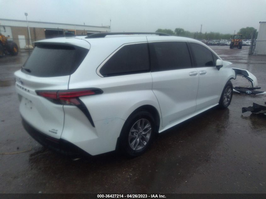 2022 TOYOTA SIENNA XLE - 5TDYRKEC1NS111832
