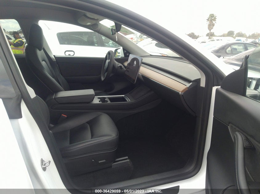 VIN 7SAYGDEE2NF318613 2022 TESLA MODEL Y LONG RANGE