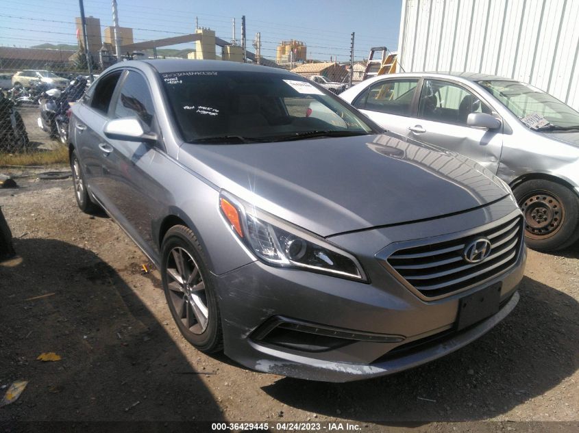 2015 HYUNDAI SONATA 2.4L SE - 5NPE24AF8FH200002