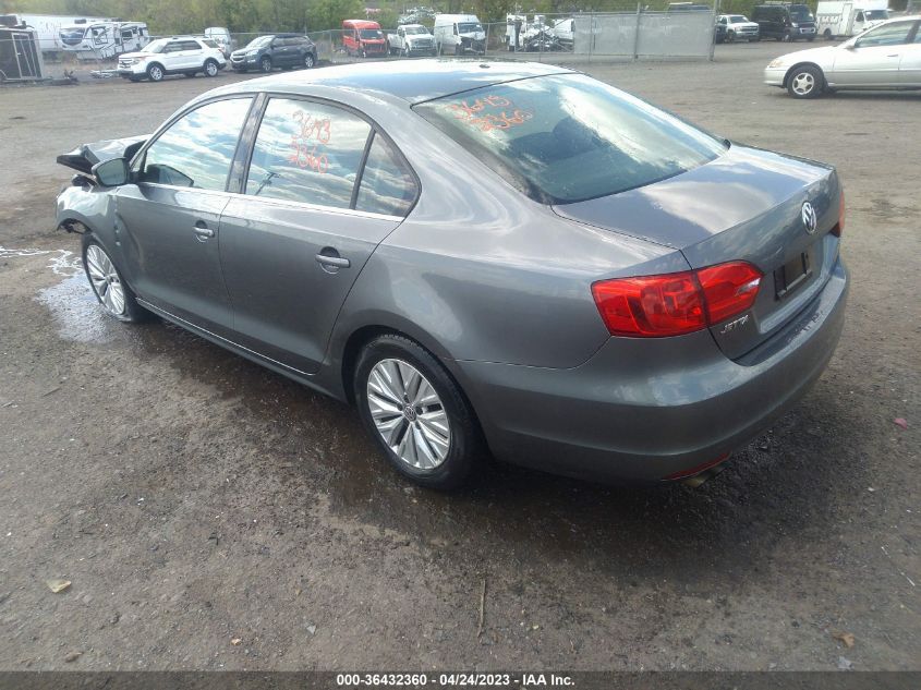 2013 VOLKSWAGEN JETTA SEDAN SE - 3VWDP7AJ2DM220916