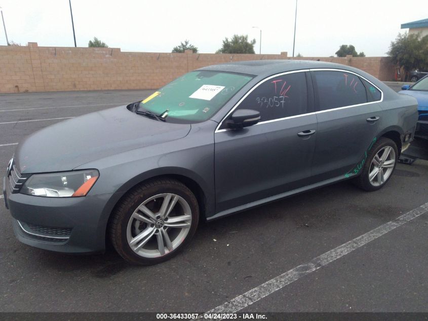 2014 VOLKSWAGEN PASSAT SE W/SUNROOF & NAV - 1VWBT7A34EC041140