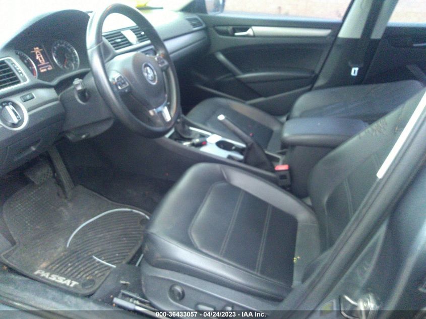 2014 VOLKSWAGEN PASSAT SE W/SUNROOF & NAV - 1VWBT7A34EC041140