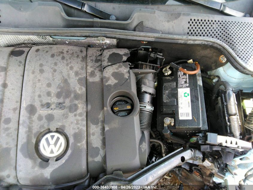 2013 VOLKSWAGEN BEETLE COUPE 2.5L - 3VWJP7AT7DM664426