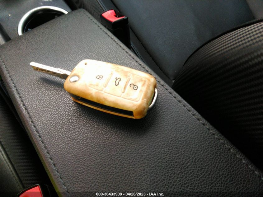 2013 VOLKSWAGEN BEETLE COUPE 2.5L - 3VWJP7AT7DM664426