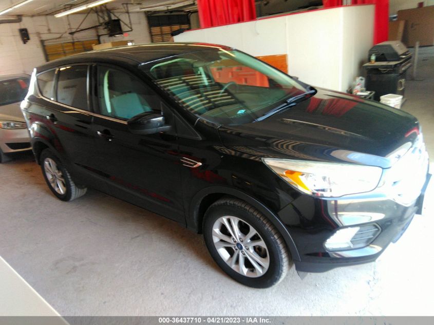 2017 FORD ESCAPE SE - 1FMCU9GD9HUA26403