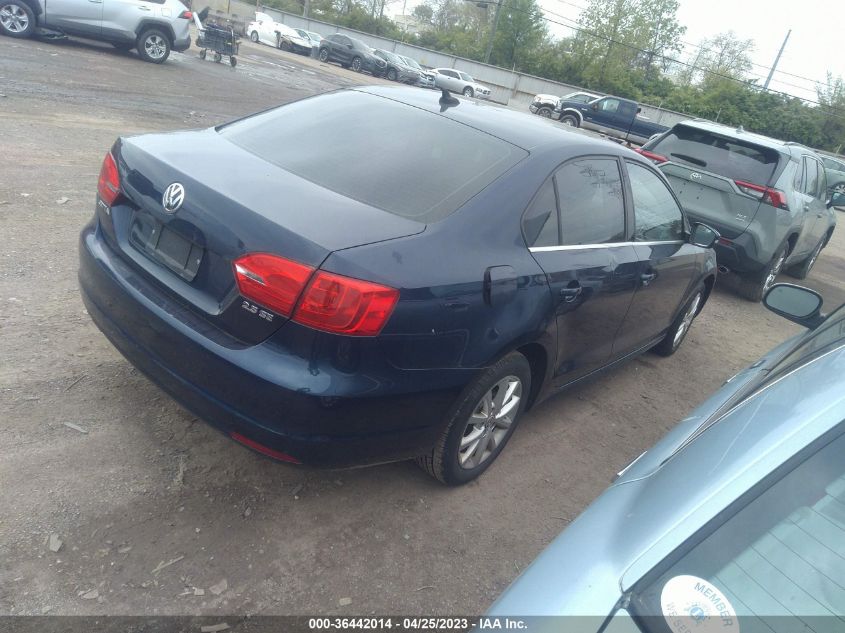 2013 VOLKSWAGEN JETTA SEDAN SE W/CONVENIENCE/SUNROOF - 3VWDP7AJXDM447383