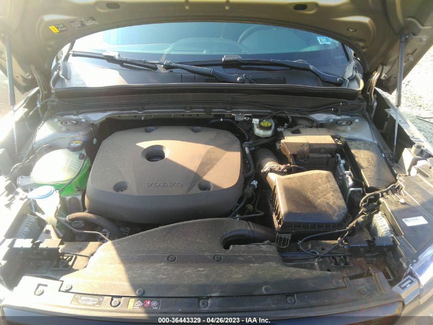 2022 VOLVO XC40 R-DESIGN YV4162UM2N2663400