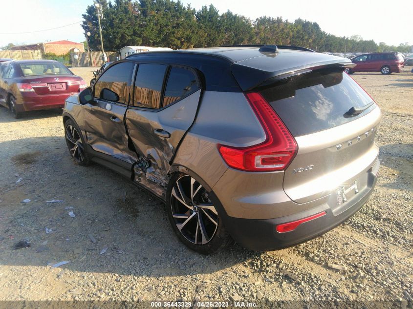 2022 VOLVO XC40 R-DESIGN YV4162UM2N2663400