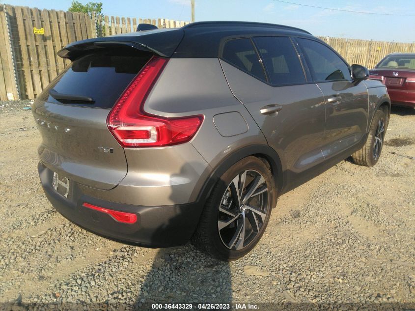 2022 VOLVO XC40 R-DESIGN YV4162UM2N2663400