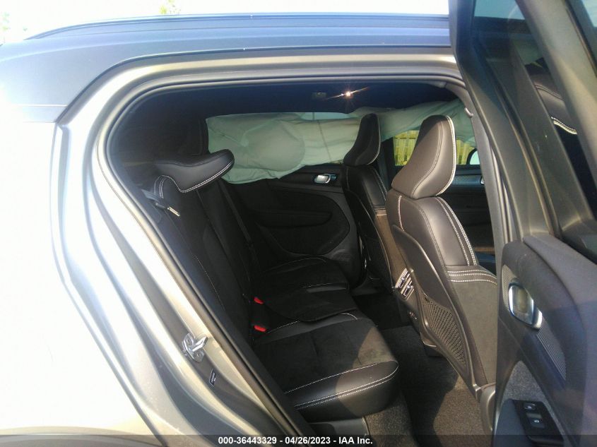 2022 VOLVO XC40 R-DESIGN YV4162UM2N2663400