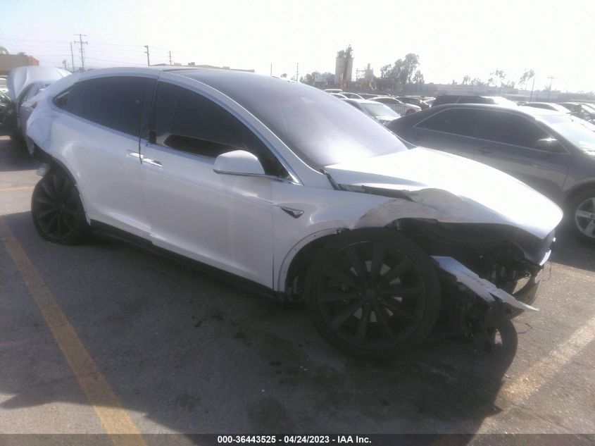 5YJXCAE28HF040572 TESLA MODEL X 90D/75D/100D 2017