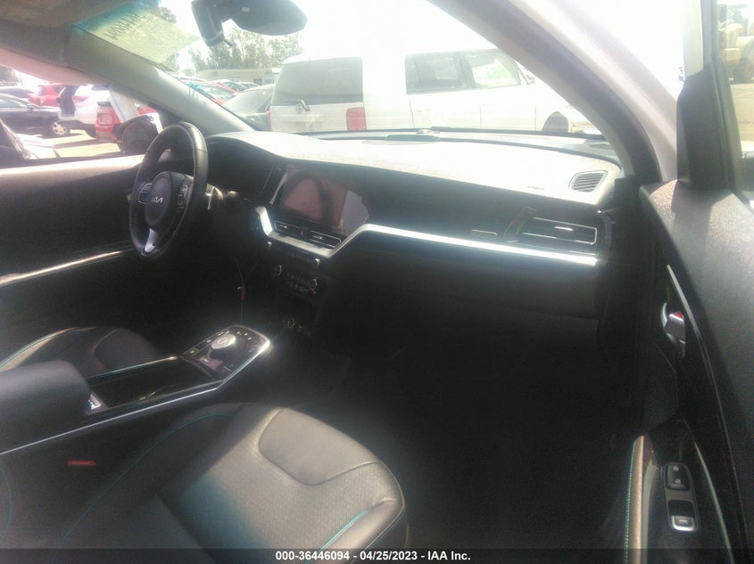 VIN KNDCE3LG0N5137393 2022 KIA NIRO EV EX PREMIUM
