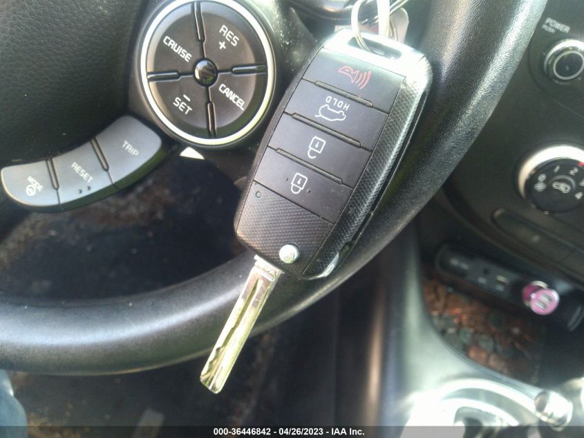 2015 KIA SOUL + - KNDJP3A50F7774373