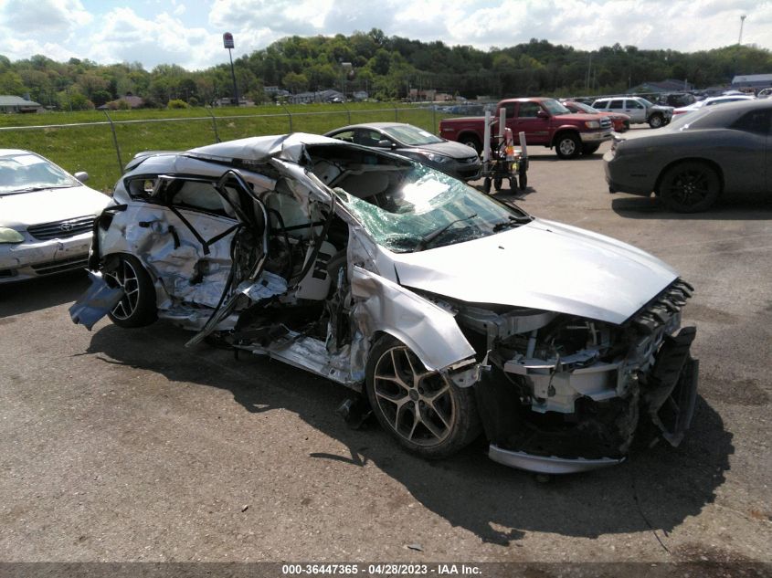 2015 FORD FOCUS SE - 1FADP3K21FL299914