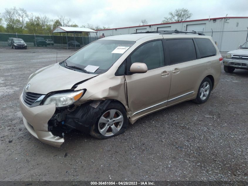 5TDKK3DC5DS339347 2013 TOYOTA SIENNA - Image 2