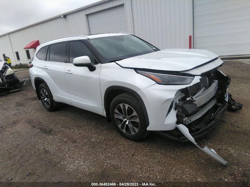 2022 TOYOTA HIGHLANDER XLE - 5TDHZRBH4NS166784