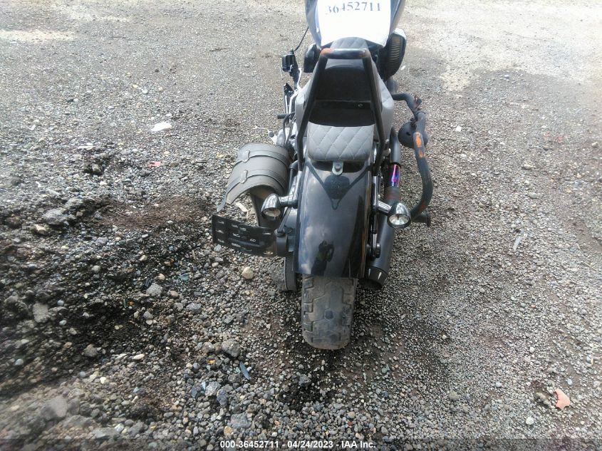 2017 HARLEY-DAVIDSON FLSS 1HD1JS916HB044611