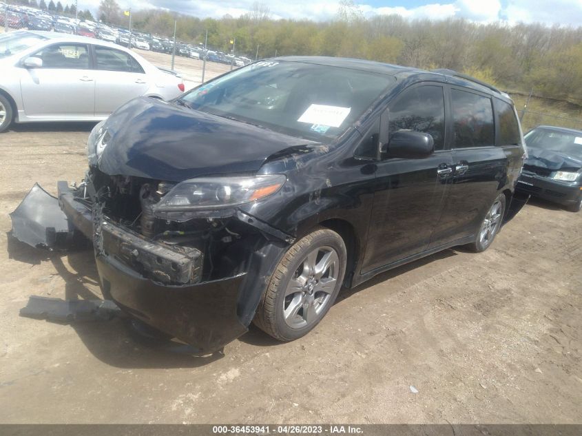 5TDXZ3DC9JS950267 2018 TOYOTA SIENNA - Image 2