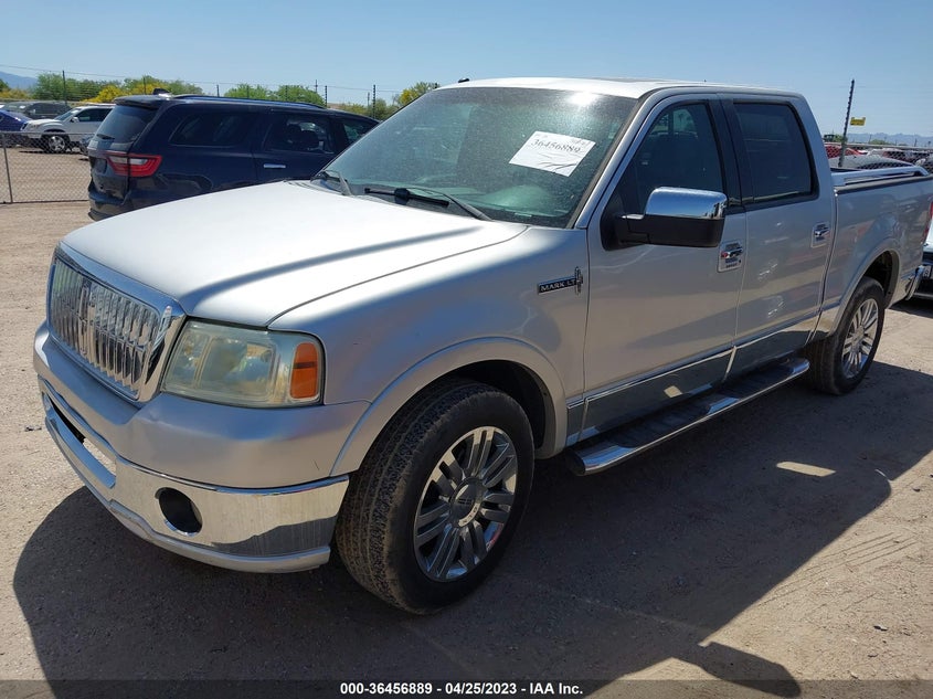 Image 2 of 2007 LINCOLN MARK LT  salvage vehicle - Lot #36456889 at IAAI