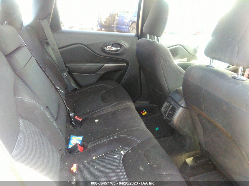 VIN 1C4PJLCB4KD221266 2019 JEEP CHEROKEE LATITUDE