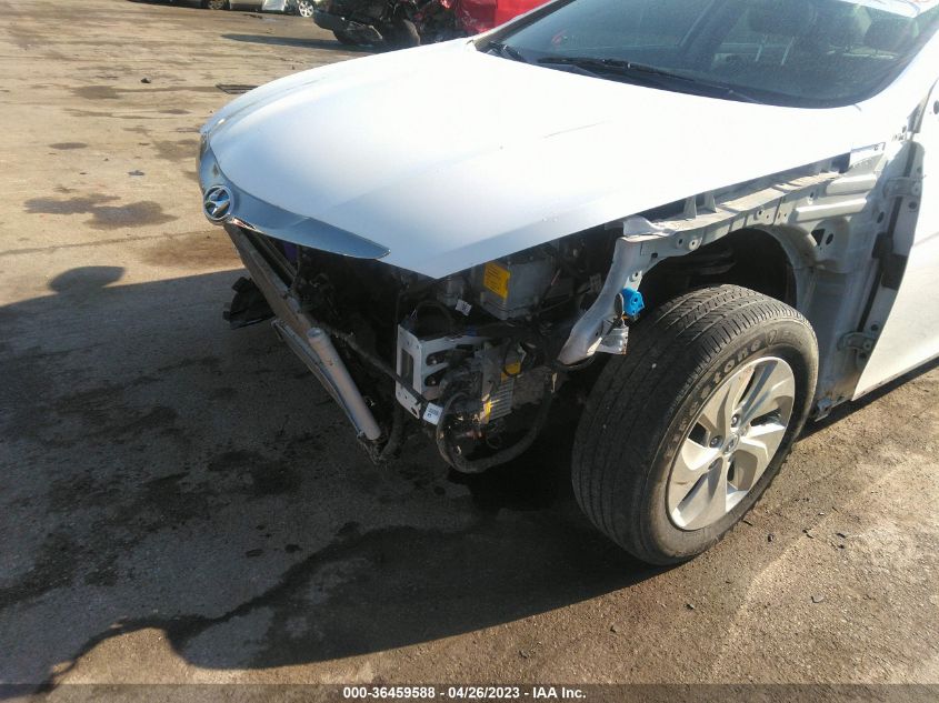 2014 HYUNDAI SONATA HYBRID - KMHEC4A48EA117571