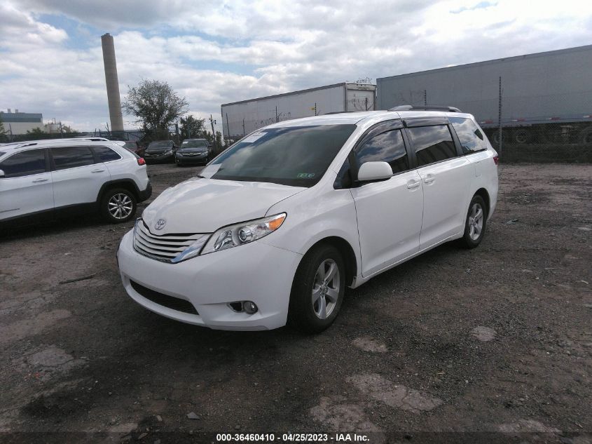 5TDKZ3DC8HS797904 2017 TOYOTA SIENNA - Image 2